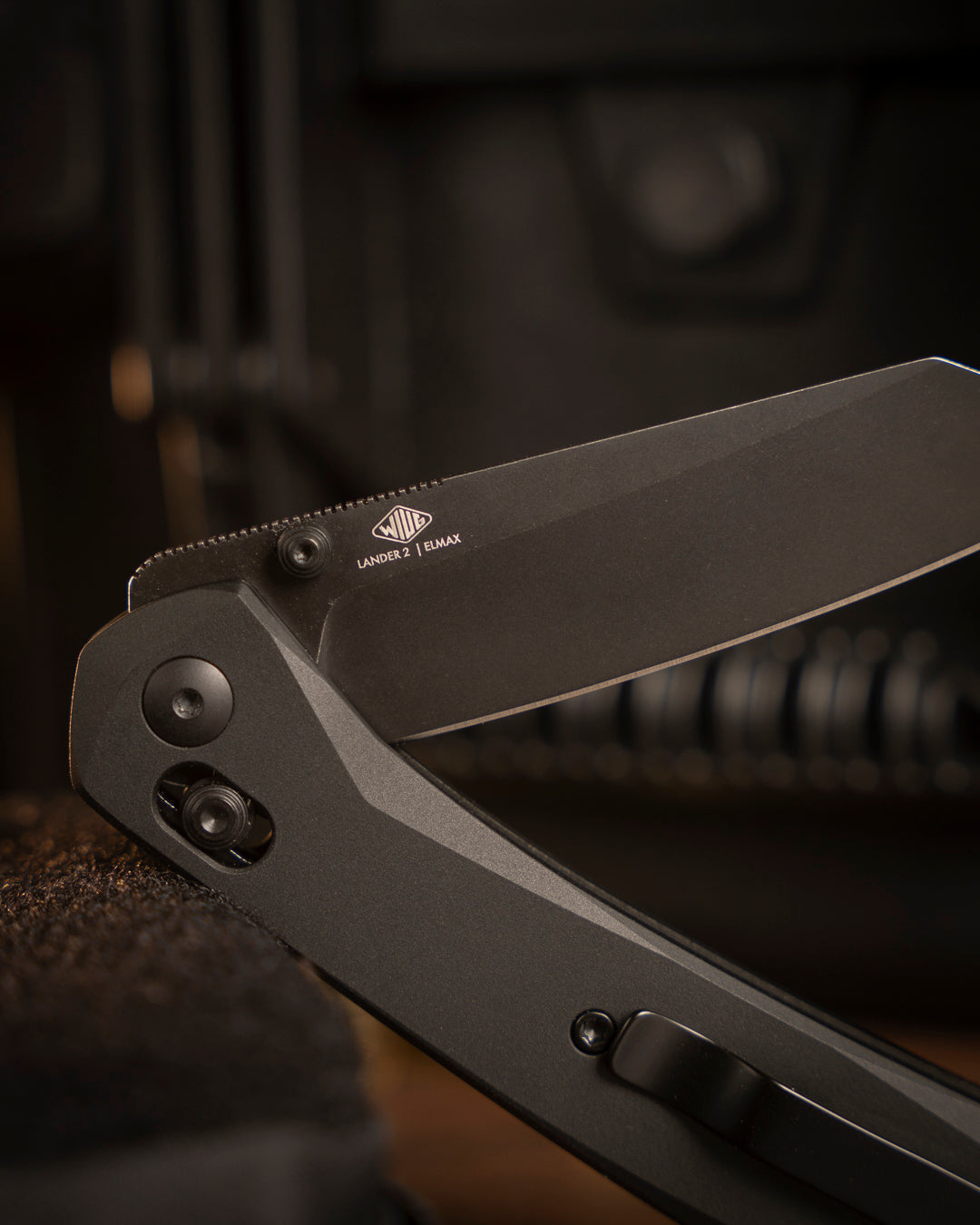 Lander 2 Reverse Tanto - Aluminium noir - Elmax